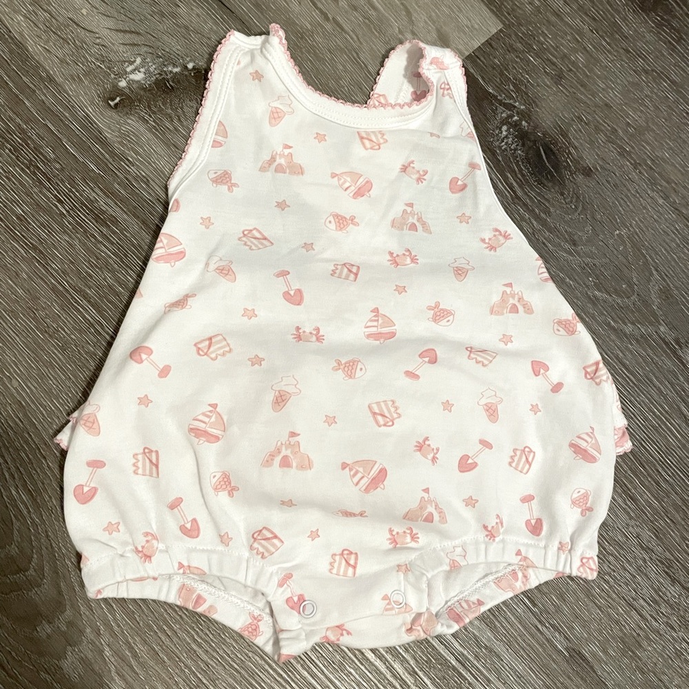 Kissy kissy beach baby girl bubble